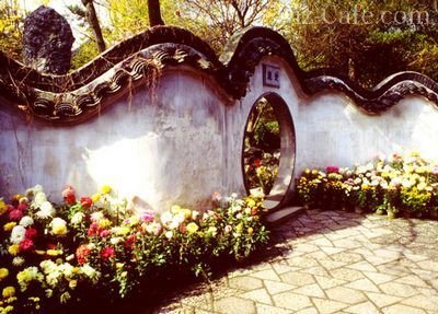 Внутренняя стена в китайском саду