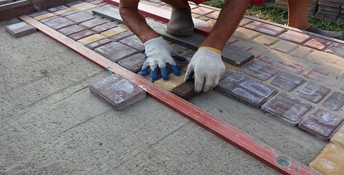 Укладка тротуарной плитки своими руками: пошаговая инструкция, советы экспертов